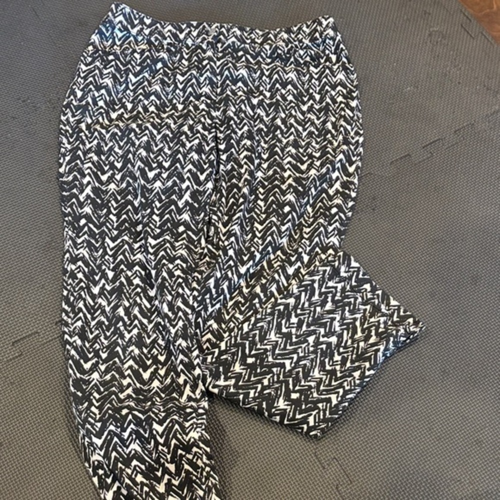 Zenergy by Chico's Black and White Chevron Pants
